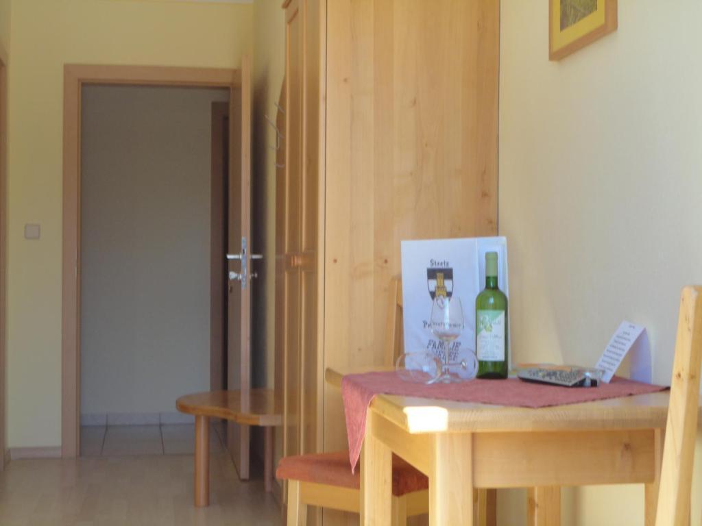Gaestezimmer Rieder Staatz Δωμάτιο φωτογραφία